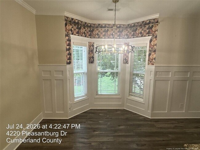 Building Photo - 4220 Pleasantburg Dr