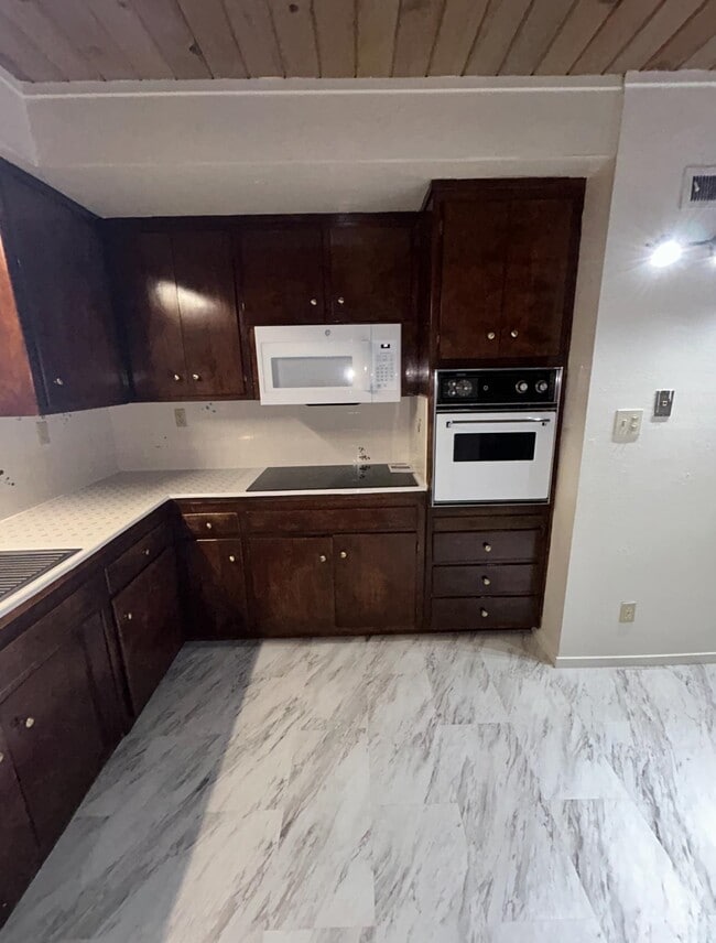 Building Photo - 902 F St