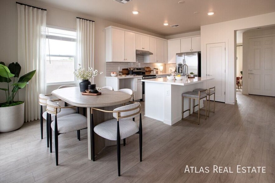 Building Photo - 1120 W Villa Theresa Dr