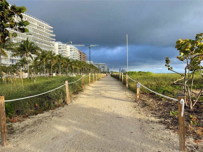 Building Photo - 9225 Collins Ave