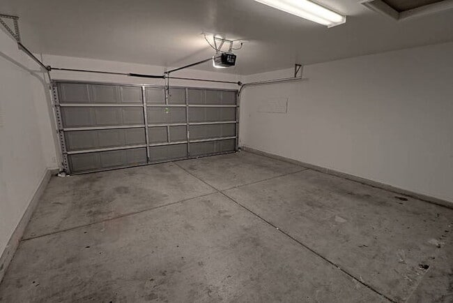 Building Photo - 50% OFF FIRST MONTH'S RENT!!!!!!!!!!!! Los Arroyos