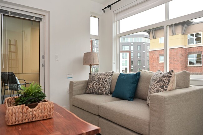 Building Photo - North Canal Station Condo