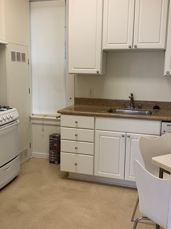 Kitchen - 41 Malvina Pl