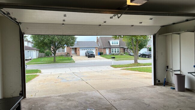 Building Photo - 1202 E Ardyce Ln