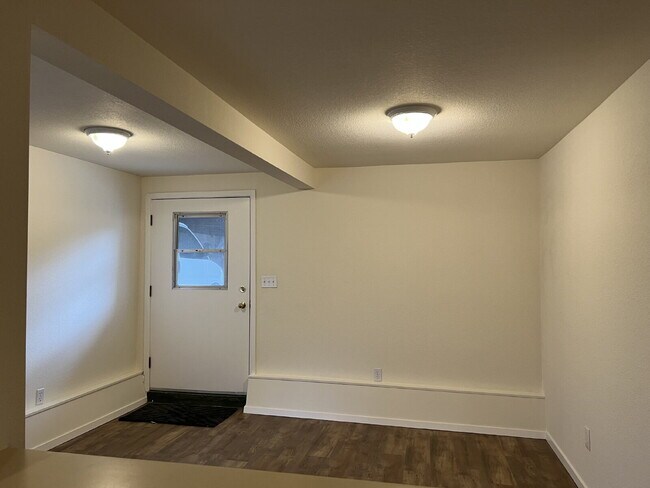 Building Photo - Bright and Spacious 5 Bedroom Home in San Anselmo
