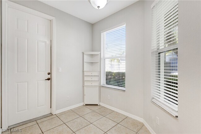 Building Photo - 1365 Mariposa Cir