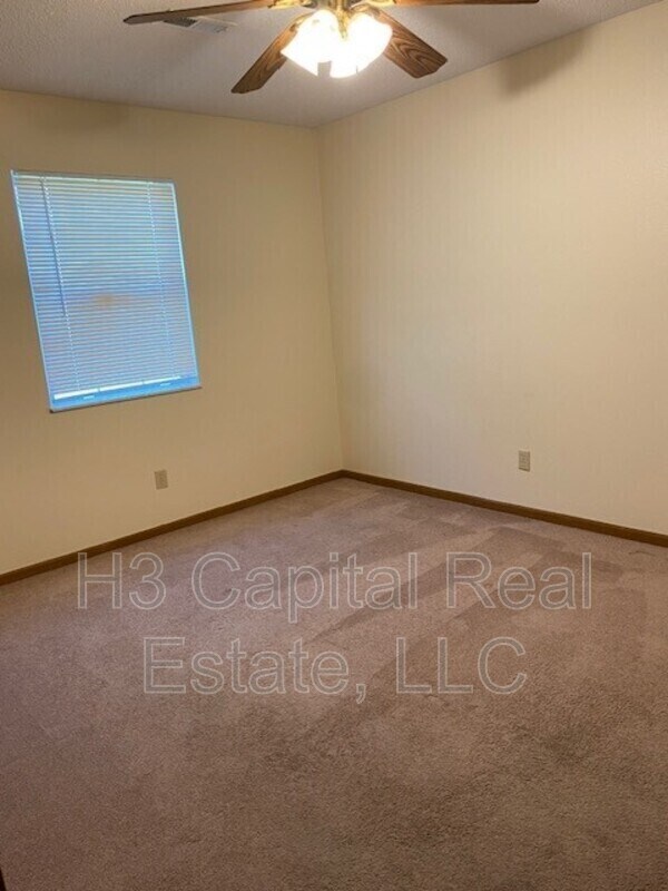 Building Photo - 529 Wood Thrush St