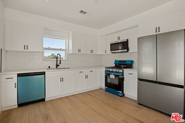 Building Photo - 1619 2nd Ave