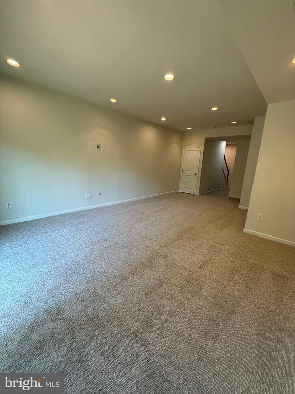 Building Photo - 123 Streamview Dr