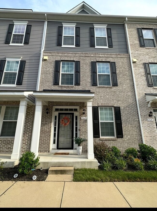 Building Photo - 3 Bedroom 2.5 Bathroom Open Floor Plan