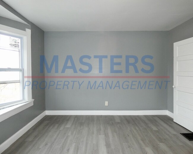 Building Photo - Spacious Rental | Convenient Central Location