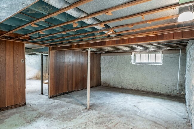 Building Photo - 2215 SW Hazelton Ct