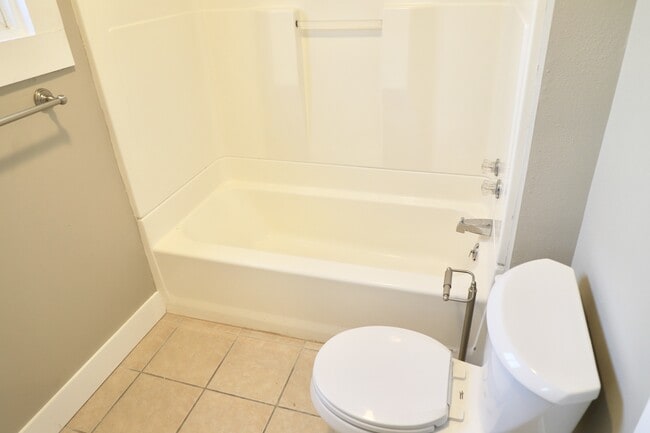 Building Photo - Recently Remodeled 3 bedroom 2 bath Home - Close to State Capitol - On BUS LINE