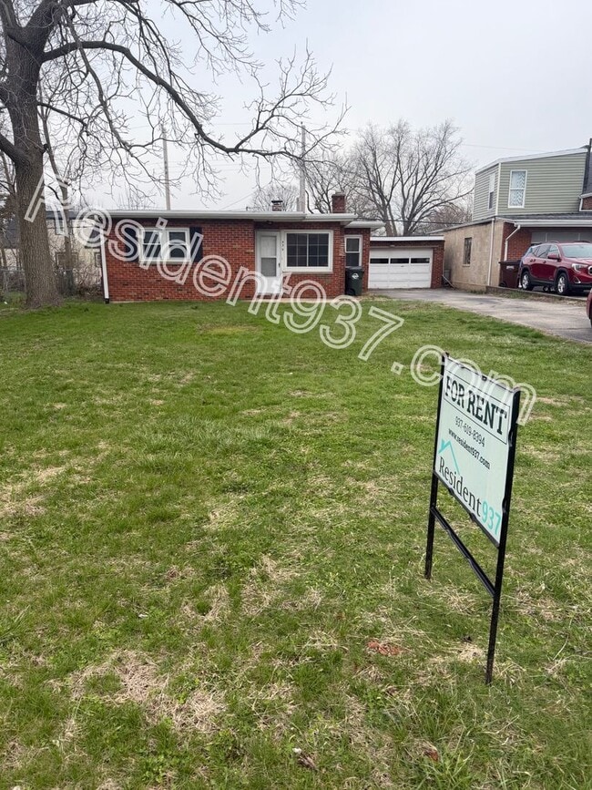 Building Photo - 2 Bedroom 1 Bath home with fenced in backyard