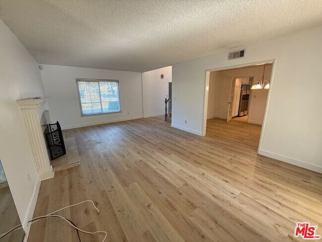 Building Photo - 8031 Melba Ave