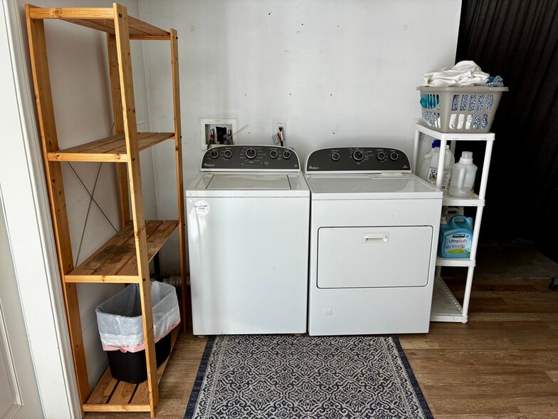 Shared Laundry - 649 Crest Dr