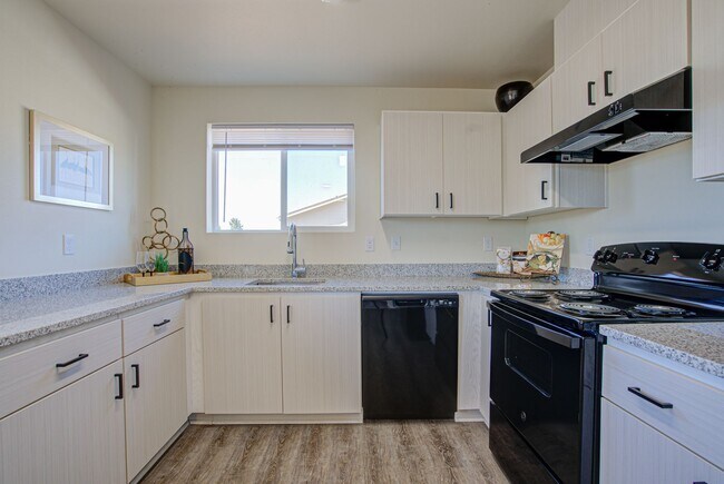 Building Photo - Country Living with Modern Flair: Wake up to the sounds of nature, Live Minutes from Everything