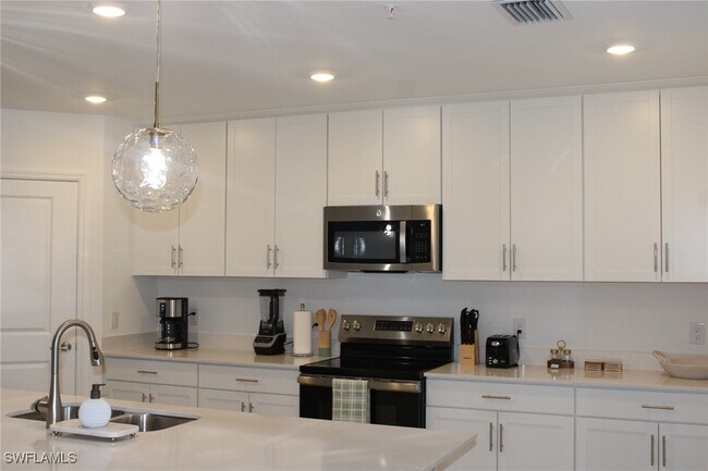 Building Photo - 5661 Melbourne Ct