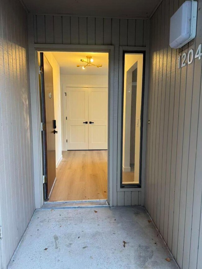 Building Photo - 928 Wright Ave