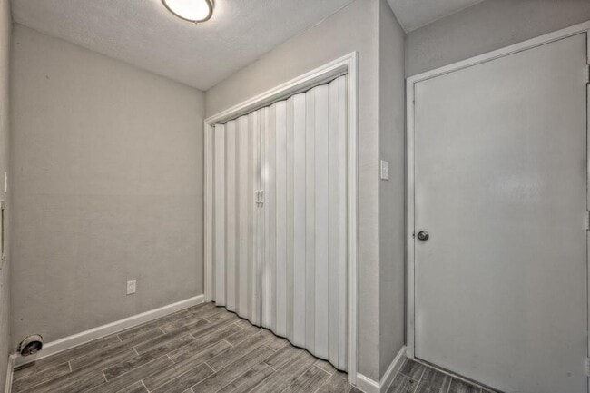 Building Photo - 5423 Dunnethead Dr