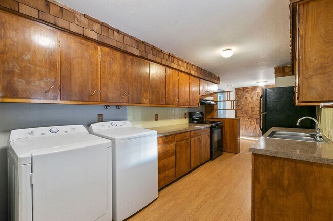 Building Photo - 400 Tedmon Dr
