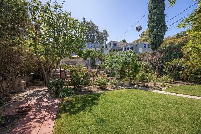 Building Photo - Stunning, remodeled rental in Historic Fra...