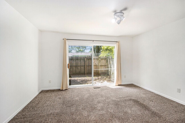 Building Photo - 3406 Kenbrooke Ct