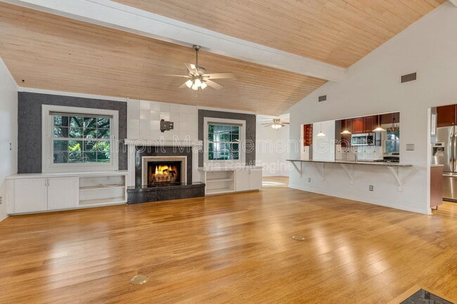 Building Photo - 5376 Majestic Island Cir