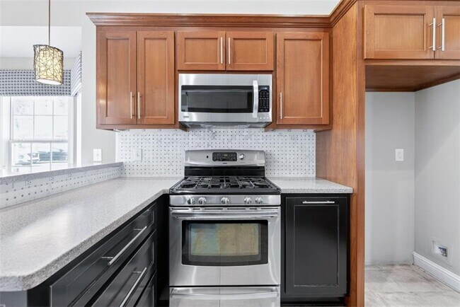 Building Photo - 135 Saltcreek Point NE