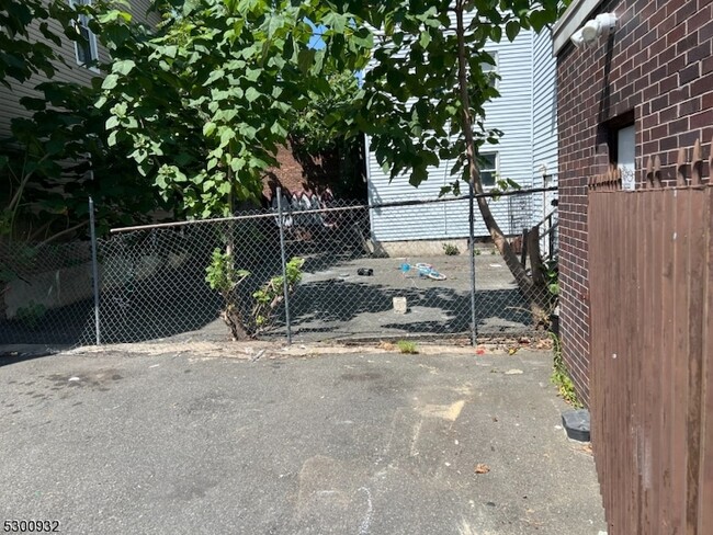 Building Photo - 840 Mt Prospect Ave