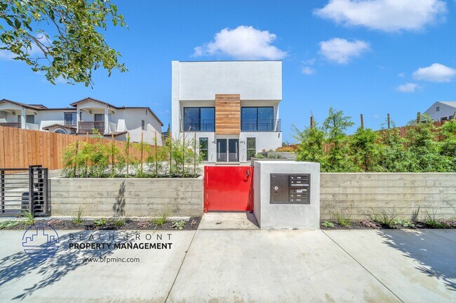 Primary Photo - 660 N. Mariposa Ave.