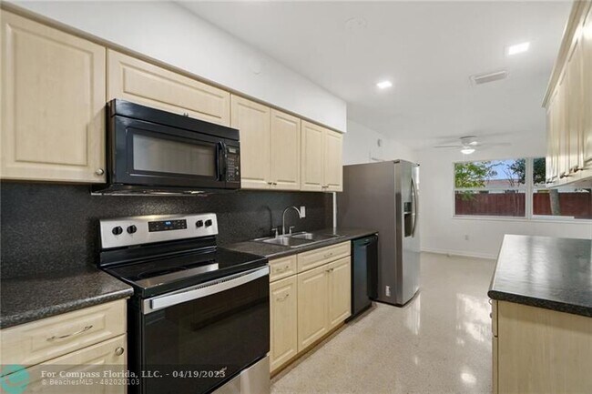 Building Photo - 50 NE 45th Ct