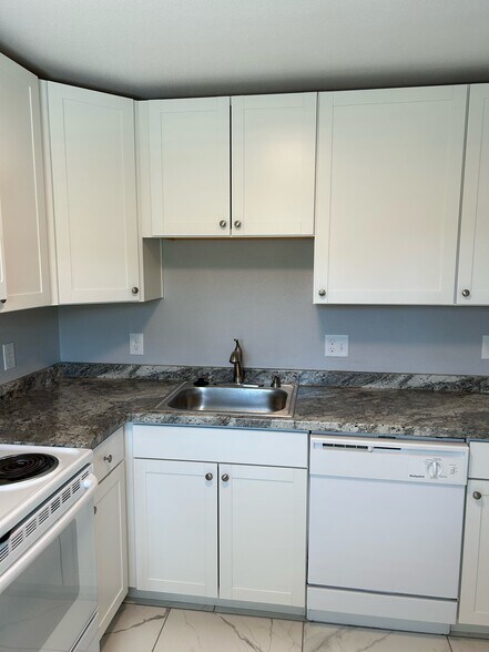 Kitchen - 3438 N Cascade Ave