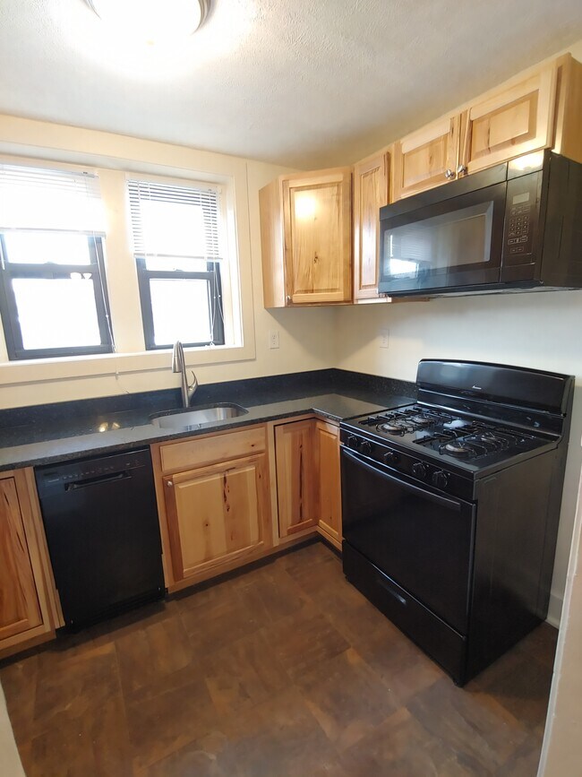 Building Photo - 769 Shady Dr E