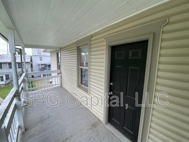Building Photo - 12 E Burd St