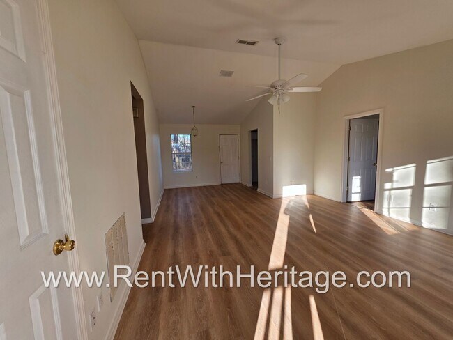 Building Photo - Awesome 3 bd/ 2 bath home / Ranch Home / No Steps / Upgrades Galore / Great Location