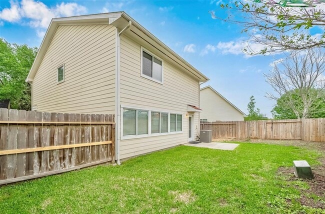 Building Photo - 5711 Silver Oak