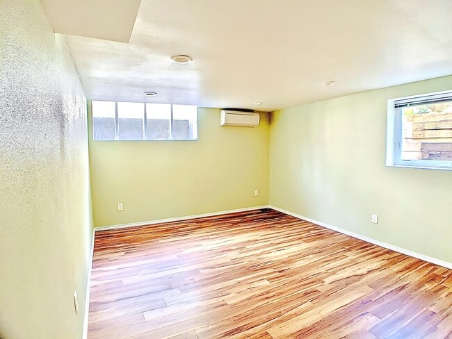 Building Photo - 5404 NE 54th Ave