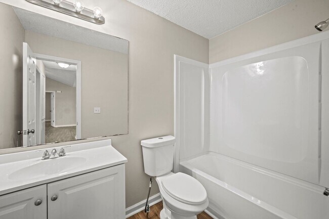 Building Photo - Beautifully Renovated Home!