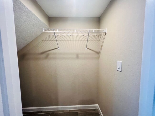 Building Photo - 2 Bedroom 2.5 bath Townhome in Beachwalk!