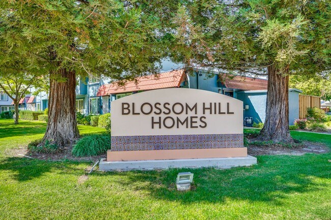 Building Photo - Remodeled 2 Bed 1 Bath Condo!