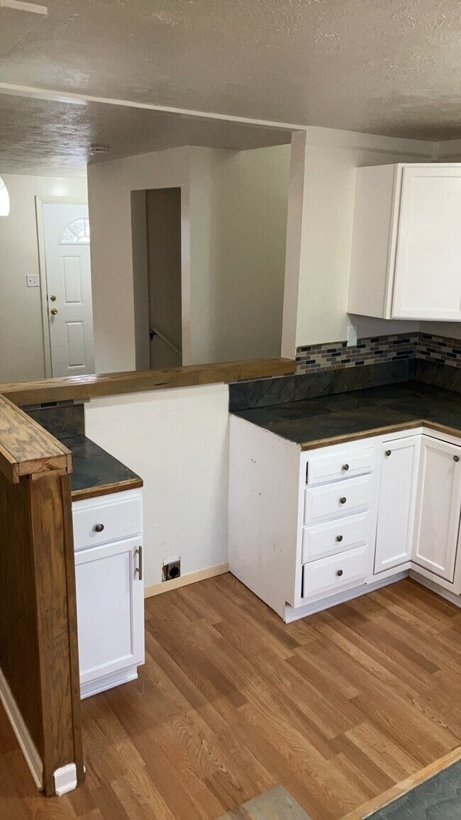 Building Photo - 105 Woodard Dr