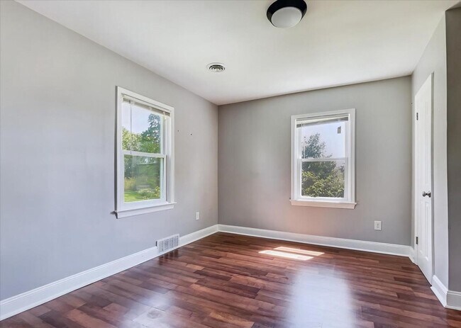 Building Photo - 3 bedroom 2 bath home - Camp Hill PA