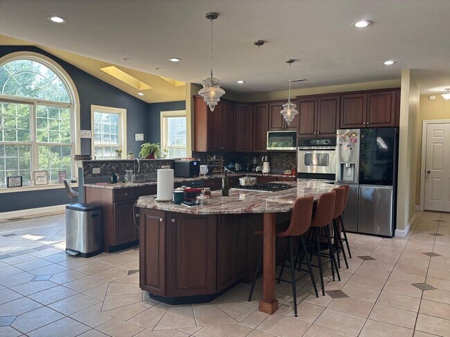 Building Photo - 501 Rain Tree Cir