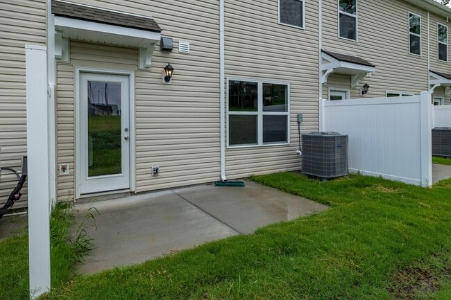 Building Photo - 128 Mattie Ct
