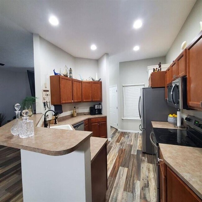 Building Photo - Beautiful condo on Richmond's South Side