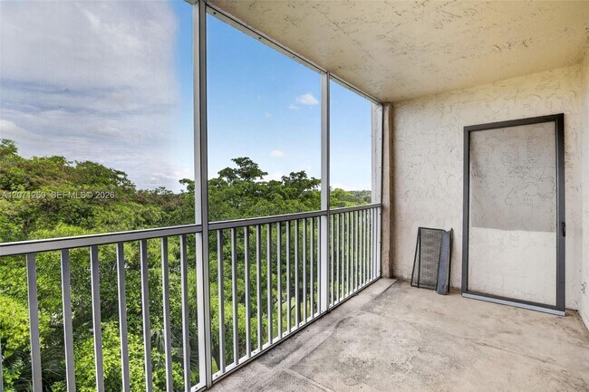 Building Photo - 250 Jacaranda Dr