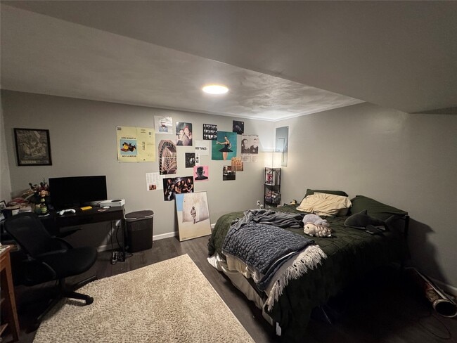 Building Photo - 4520 Marshall Dr W