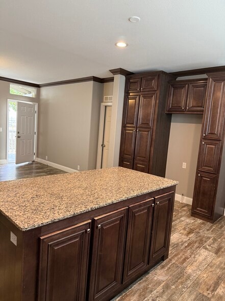 Building Photo - 819 Dianne Dr