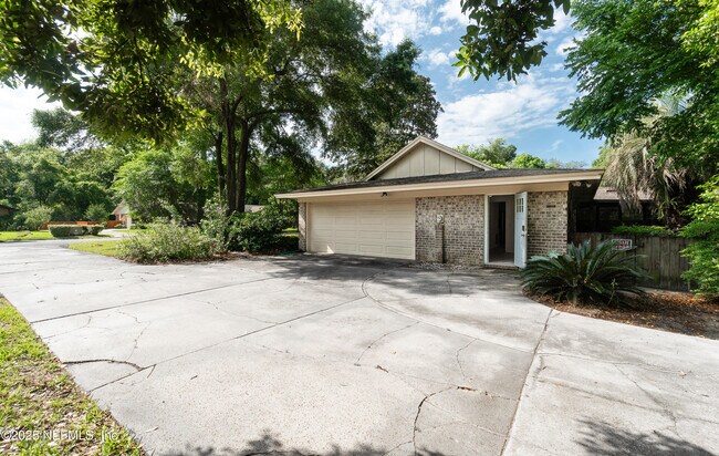 Building Photo - 3812 Buckskin Trail E